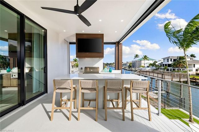 256 Trade Winds AVE, Naples, FL 34108