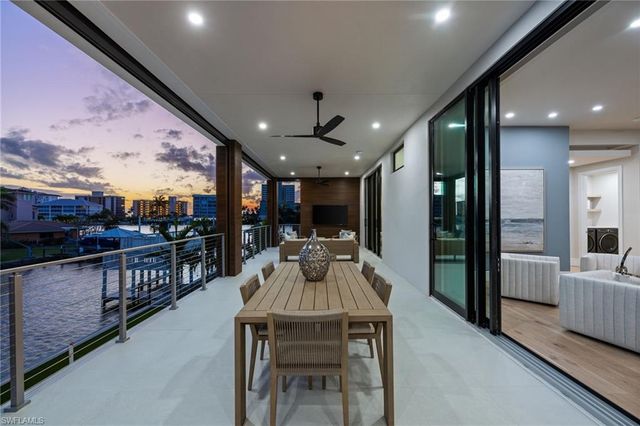 256 Trade Winds AVE, Naples, FL 34108