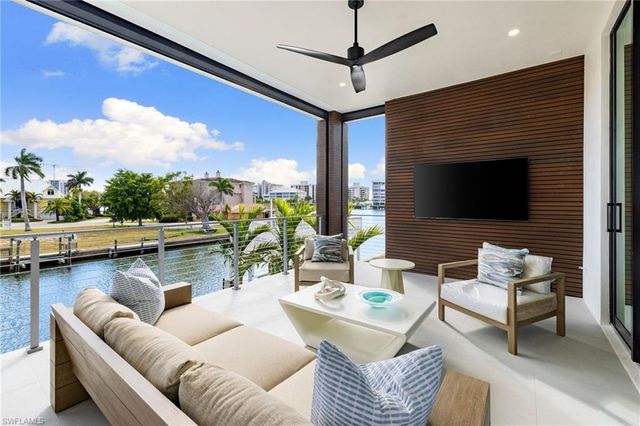 256 Trade Winds AVE, Naples, FL 34108