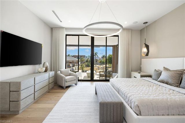 256 Trade Winds AVE, Naples, FL 34108