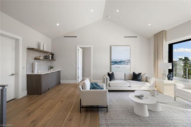 256 Trade Winds AVE, Naples, FL 34108