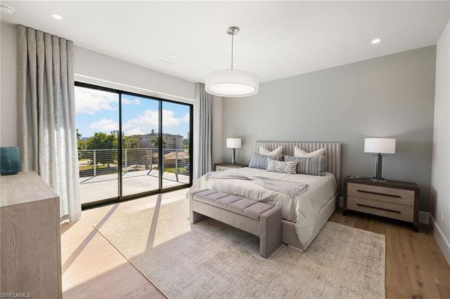 256 Trade Winds AVE, Naples, FL 34108