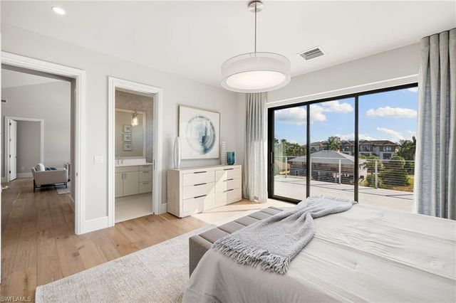 256 Trade Winds AVE, Naples, FL 34108