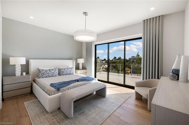 256 Trade Winds AVE, Naples, FL 34108