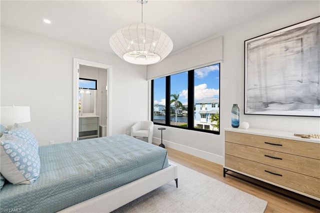 256 Trade Winds AVE, Naples, FL 34108