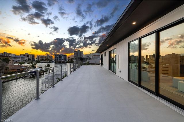 256 Trade Winds AVE, Naples, FL 34108