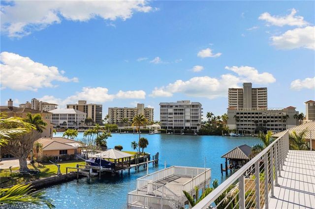 256 Trade Winds AVE, Naples, FL 34108