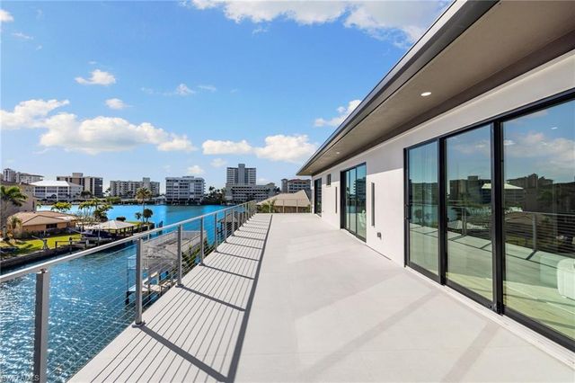 256 Trade Winds AVE, Naples, FL 34108