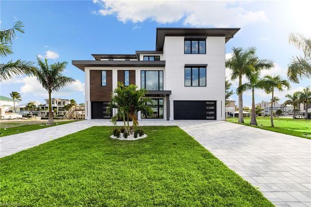 256 Trade Winds AVE, Naples, FL 34108