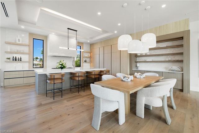 256 Trade Winds AVE, Naples, FL 34108