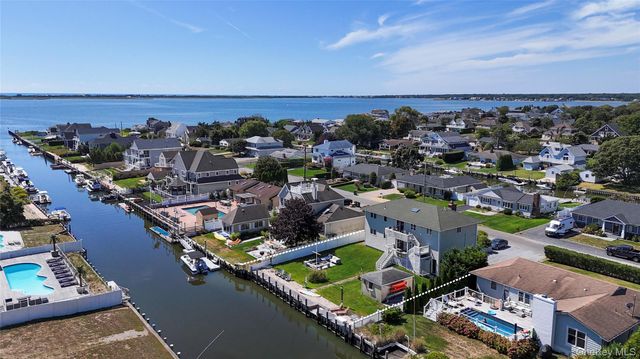 15 Marlin Road, East Quogue, NY 11942