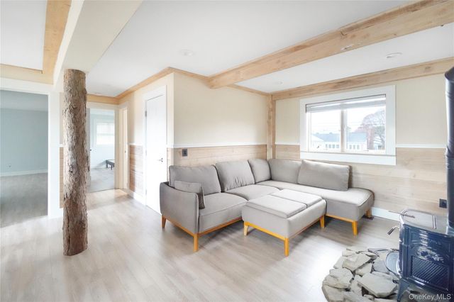 15 Marlin Road, East Quogue, NY 11942