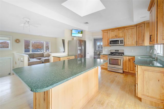 15 Marlin Road, East Quogue, NY 11942