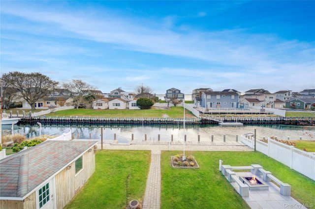 15 Marlin Road, East Quogue, NY 11942