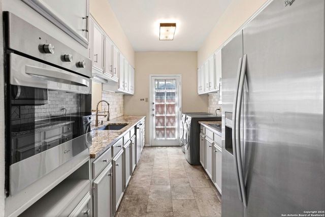 3678 Hidden Dr Apt 2702, San Antonio, TX 78217