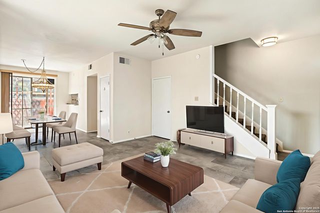 3678 Hidden Dr Apt 2702, San Antonio, TX 78217