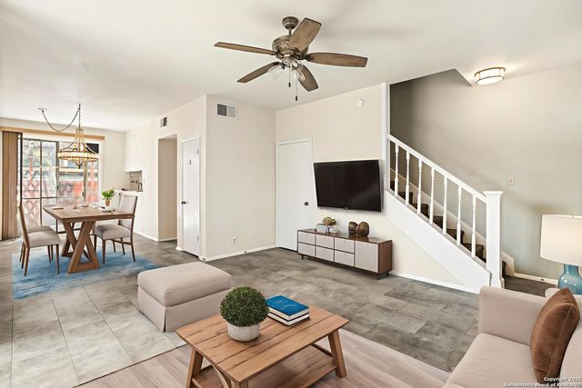 3678 Hidden Dr Apt 2702, San Antonio, TX 78217
