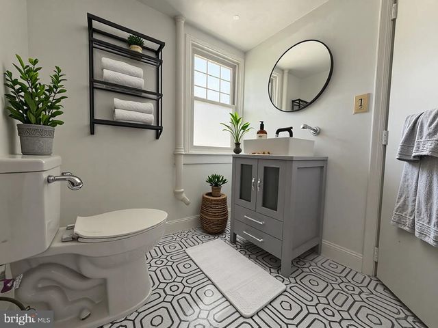 2838 MYRTLE AVE NE, Washington, DC 20018