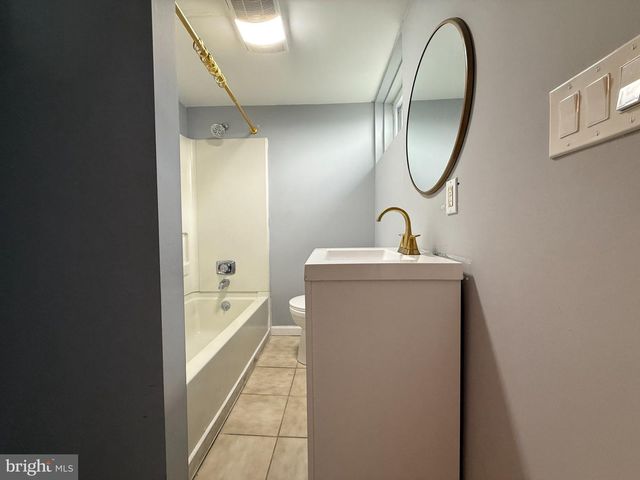2838 MYRTLE AVE NE, Washington, DC 20018