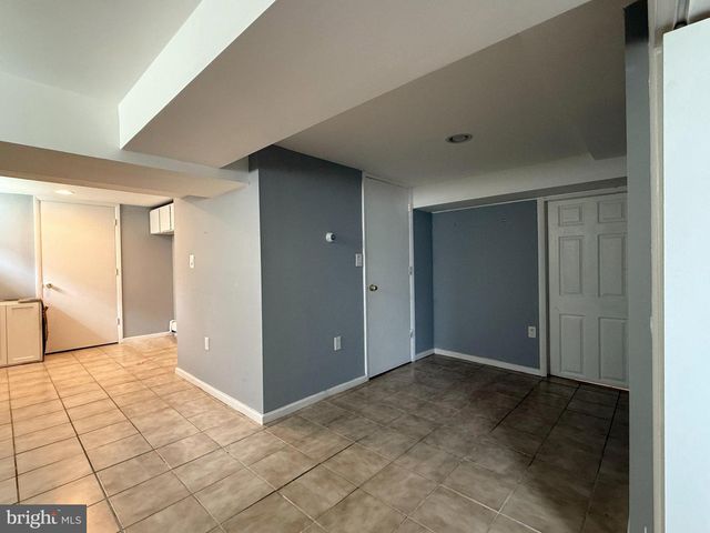 2838 MYRTLE AVE NE, Washington, DC 20018