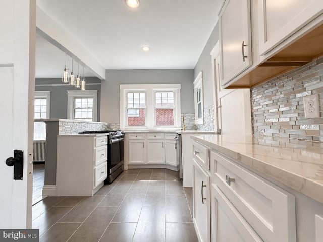 2838 MYRTLE AVE NE, Washington, DC 20018