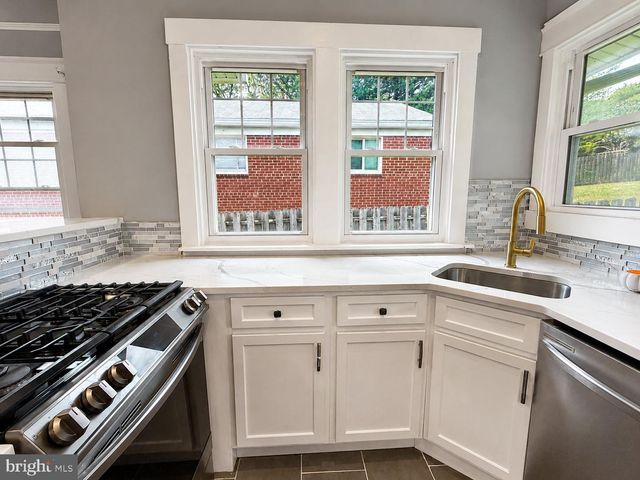2838 MYRTLE AVE NE, Washington, DC 20018
