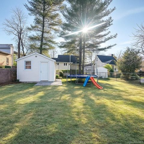 9 Bagley Avenue, Albertson, NY 11507