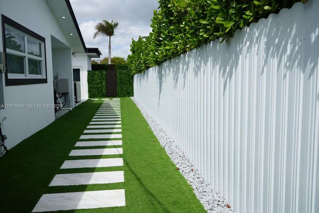 9351 SW 88th Ter, Miami, FL 33176