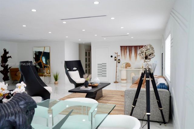 9351 SW 88th Ter, Miami, FL 33176