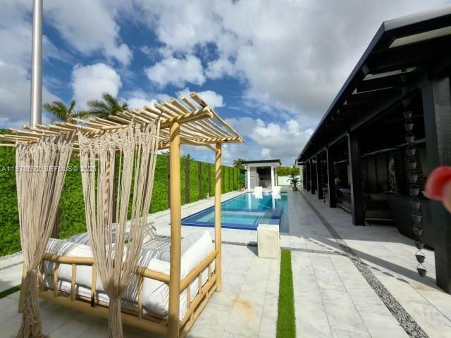 9351 SW 88th Ter, Miami, FL 33176