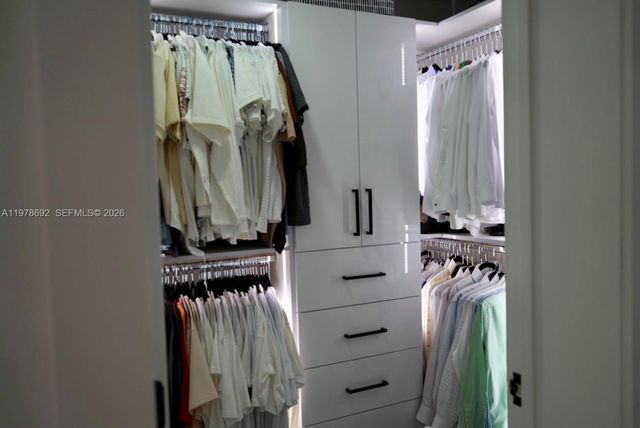 9351 SW 88th Ter, Miami, FL 33176