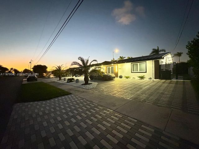 9351 SW 88th Ter, Miami, FL 33176