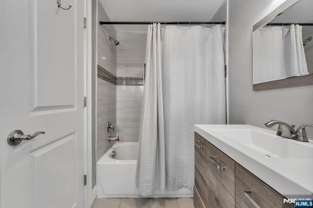 72 Valley Way, West Orange, NJ 07052