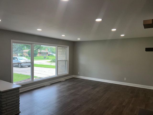 5429 Dexter Drive, Merrillville, IN 46410
