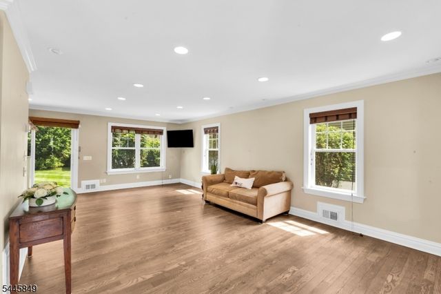 331 Stoughton Ave, Cranford Twp., NJ 07016