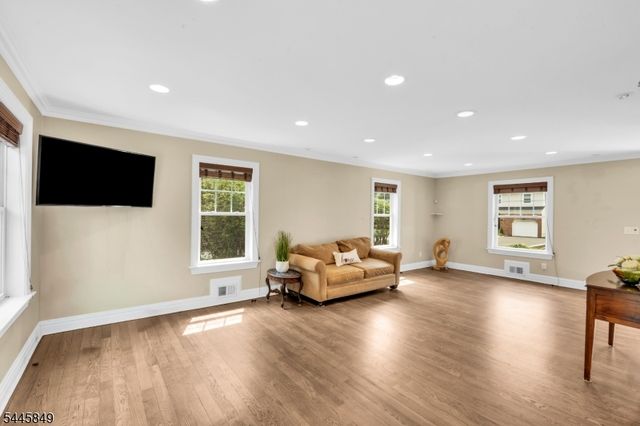 331 Stoughton Ave, Cranford Twp., NJ 07016