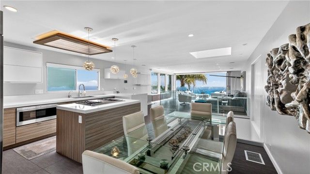 855 Santa Ana Street, Laguna Beach, CA 92651