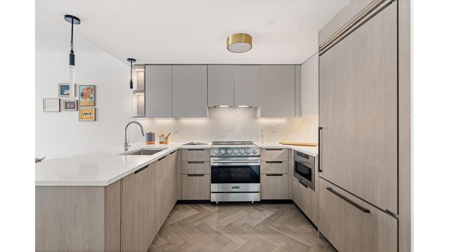 7829 Austin St Apt 420, New York City, NY 11375