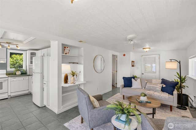 24920 S South Kingston Road NE, Kingston, WA 98346
