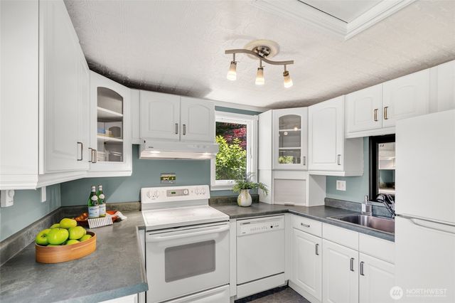 24920 S South Kingston Road NE, Kingston, WA 98346