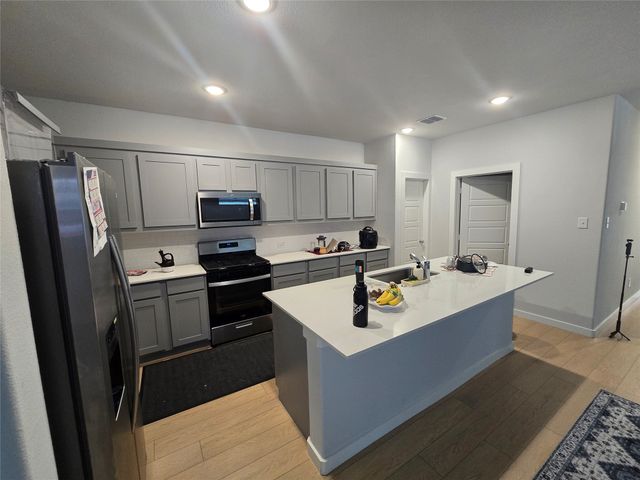 208 Hope Orchards Drive, Lavon, TX 75166