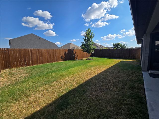 208 Hope Orchards Drive, Lavon, TX 75166