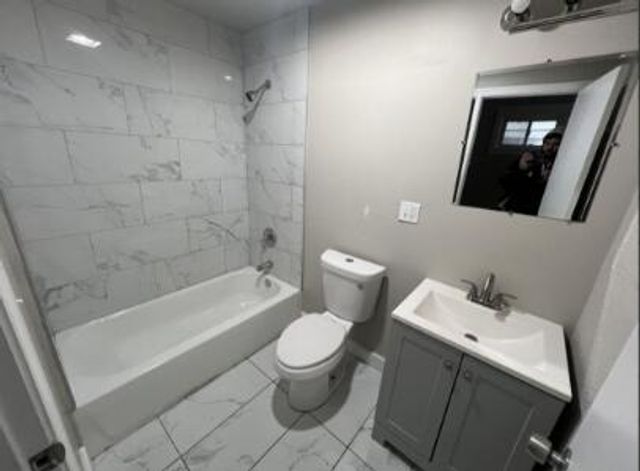 824 Tyler Street, Gary, IN 46402
