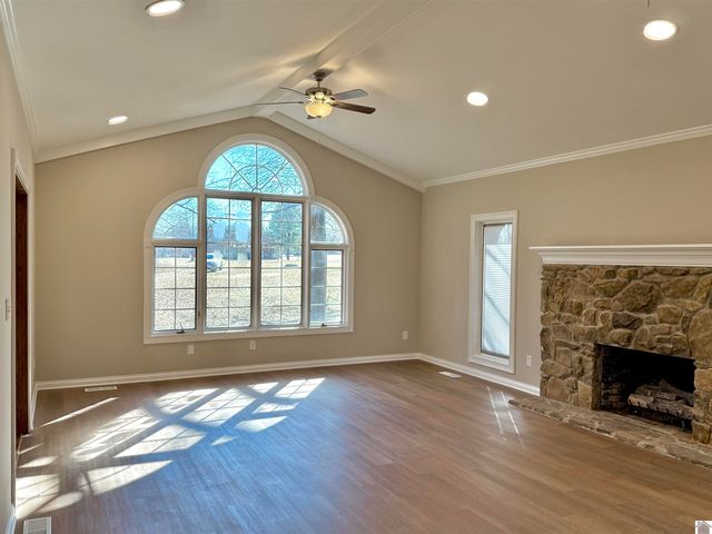 2025 E Lov Flo Sta Rd, Boaz, KY 42027