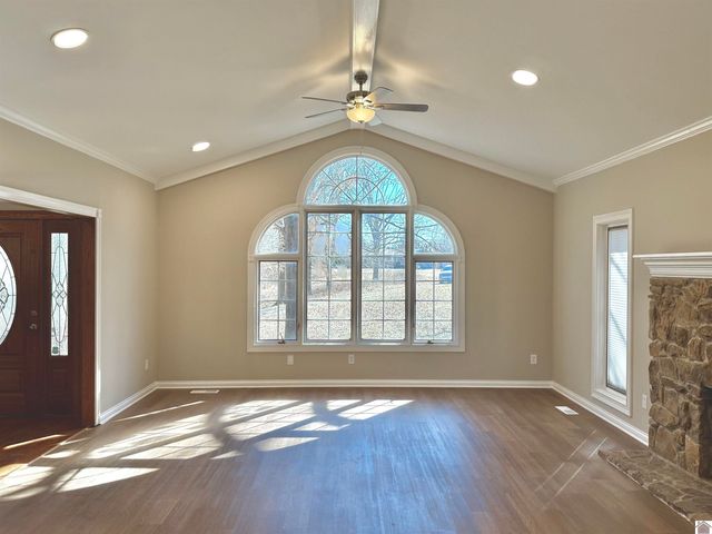 2025 E Lov Flo Sta Rd, Boaz, KY 42027