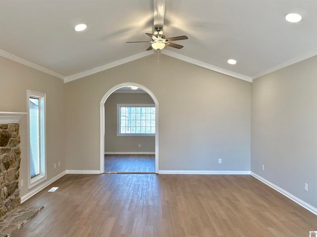 2025 E Lov Flo Sta Rd, Boaz, KY 42027