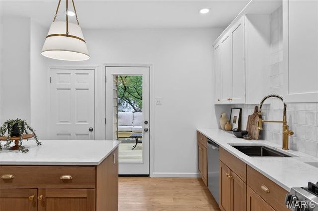 2339 Sulphur Avenue, St Louis, MO 63139