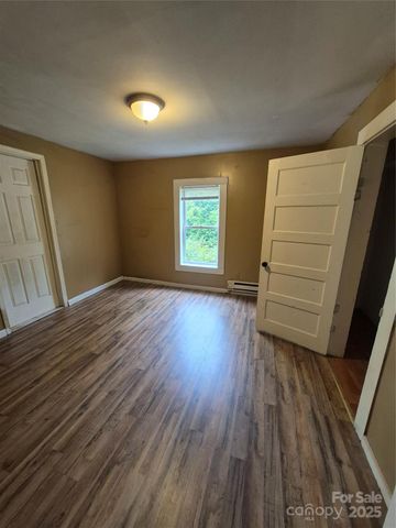 68 Covered Bridge Lane, Asheville, NC 28804