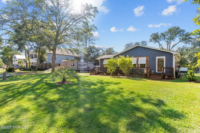 211 NE 55th Street, Oak Island, NC 28465