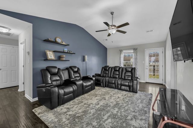 124 Bob White Trl, Oak Grove, KY 42262